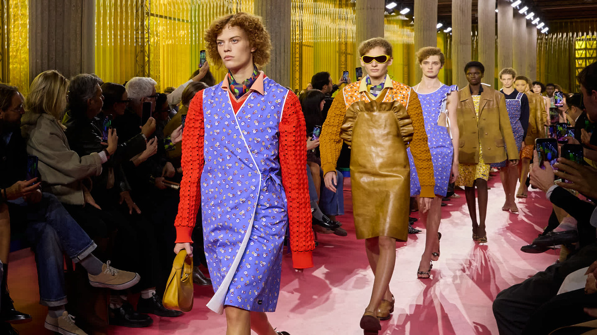 Moda, Prada completa l’acquisizione del 100% di Versace da Capri Holdings. Operazione da 1,25 miliardi di euro Moda, Prada completa l’acquisizione del 100% di Versace da Capri Holdings. Operazione da 1,25 miliardi di euro