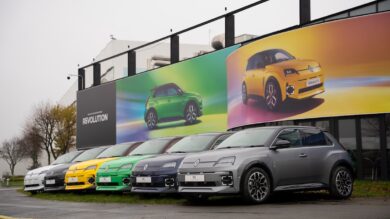 Renault 5 E-Tech Electric: l’Auto dell’anno 2025 vola sul mercato