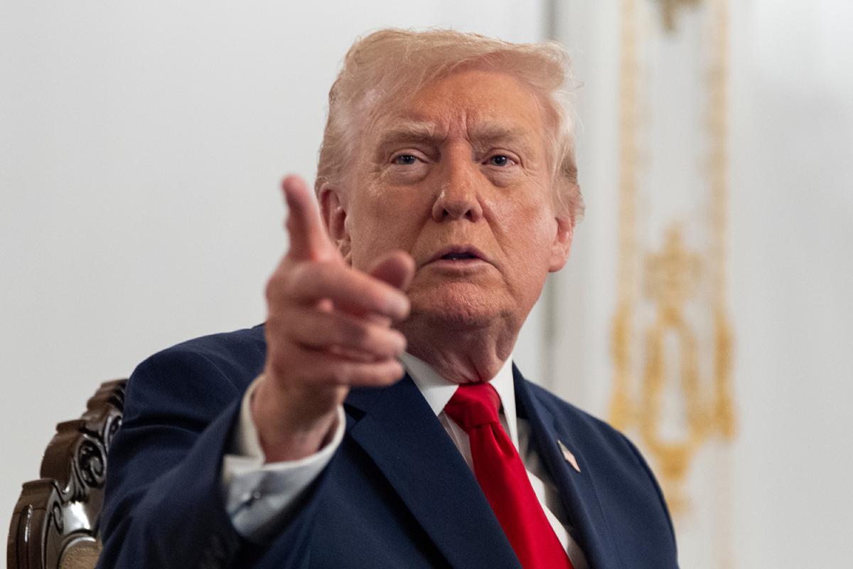 Usa, Trump sospende le richieste di immigrazione per cittadini provenienti da 19 paesi: “Basta accogliere spazzatura nel paese” Usa, Trump sospende le richieste di immigrazione per cittadini provenienti da 19 paesi: “Basta accogliere spazzatura nel paese”