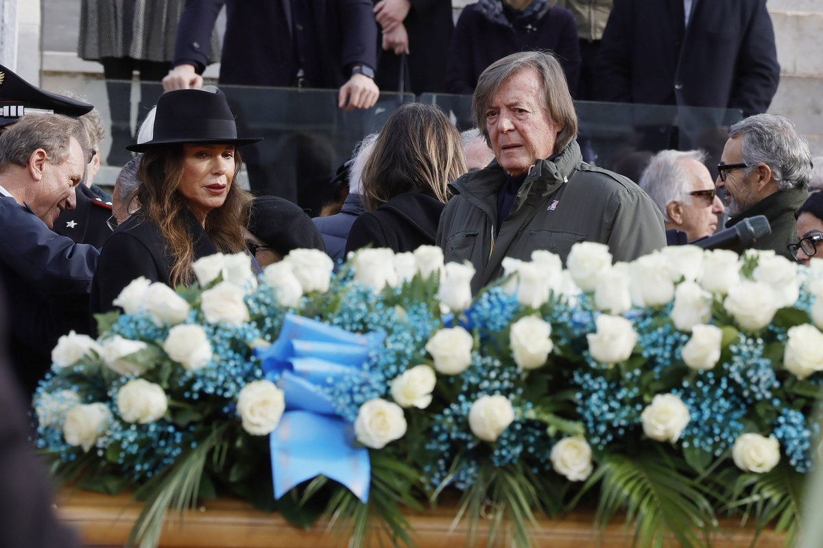 Funerali di Nicola Pietrangeli, aperta la camera ardente al Foro Italico sulle note di Aznavour. Poi la cerimonia a Ponte Milvio