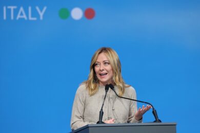 Meloni in Bahrein si fa avanti: “Pronta a ospitare in Italia un vertice Golfo-Mediterraneo”