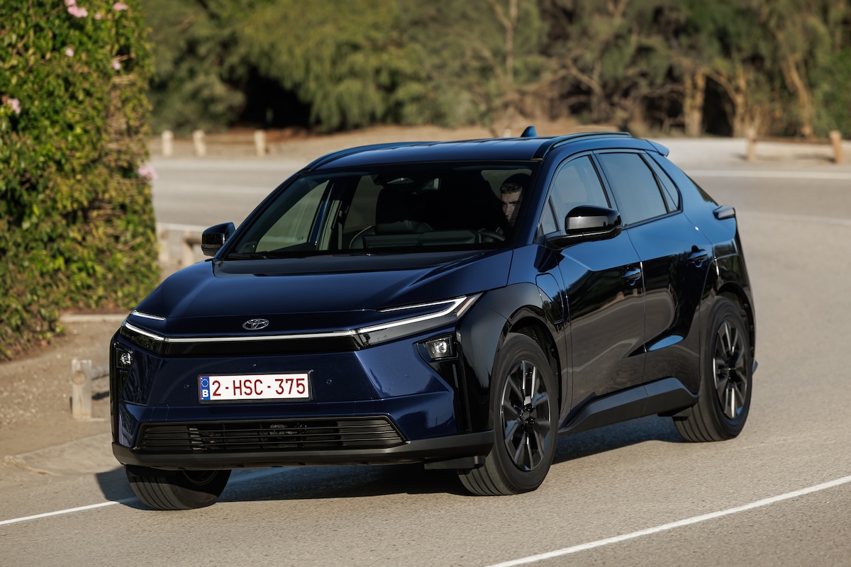 Toyota bZ4X 2025: batteria garantita 1 milione di km e ricarica fast Toyota bZ4X 2025: batteria garantita 1 milione di km e ricarica fast