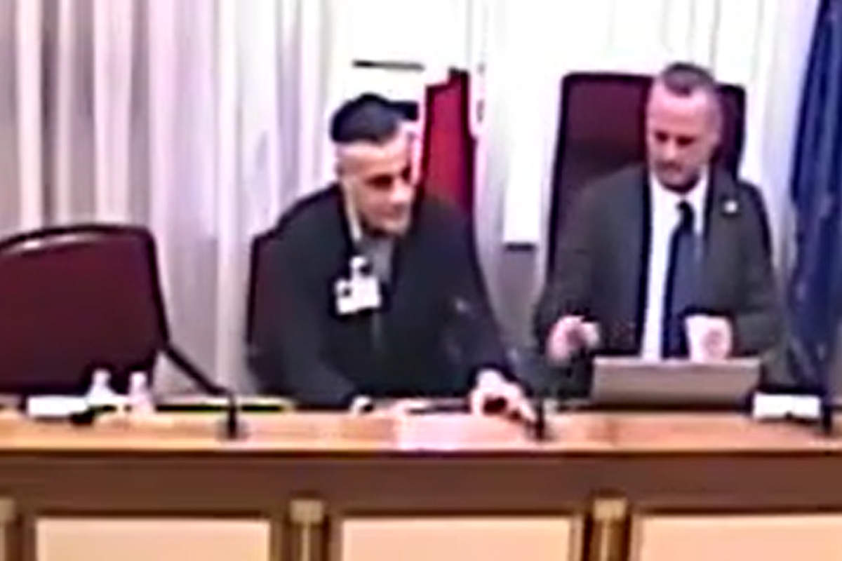 Cicalone sbarca in Parlamento: lo youtuber romano che sfida i borseggiatori in metro ascoltato in Commissione periferie alla Camera Cicalone sbarca in Parlamento: lo youtuber romano che sfida i borseggiatori in metro ascoltato in Commissione periferie alla Camera
