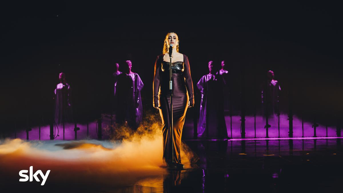 X Factor 2025 finale, chi è Delia – Folk e cantautorato per la cantante di Jake La Furia – Sei bellissima della Berté da applausi. Video X Factor 2025 finale, chi è Delia – Folk e cantautorato per la cantante di Jake La Furia – Sei bellissima della Berté da applausi. Video