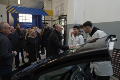 Scuola e Lavoro: il Ministro Valditara inaugura il laboratorio Ford al Cattaneo
