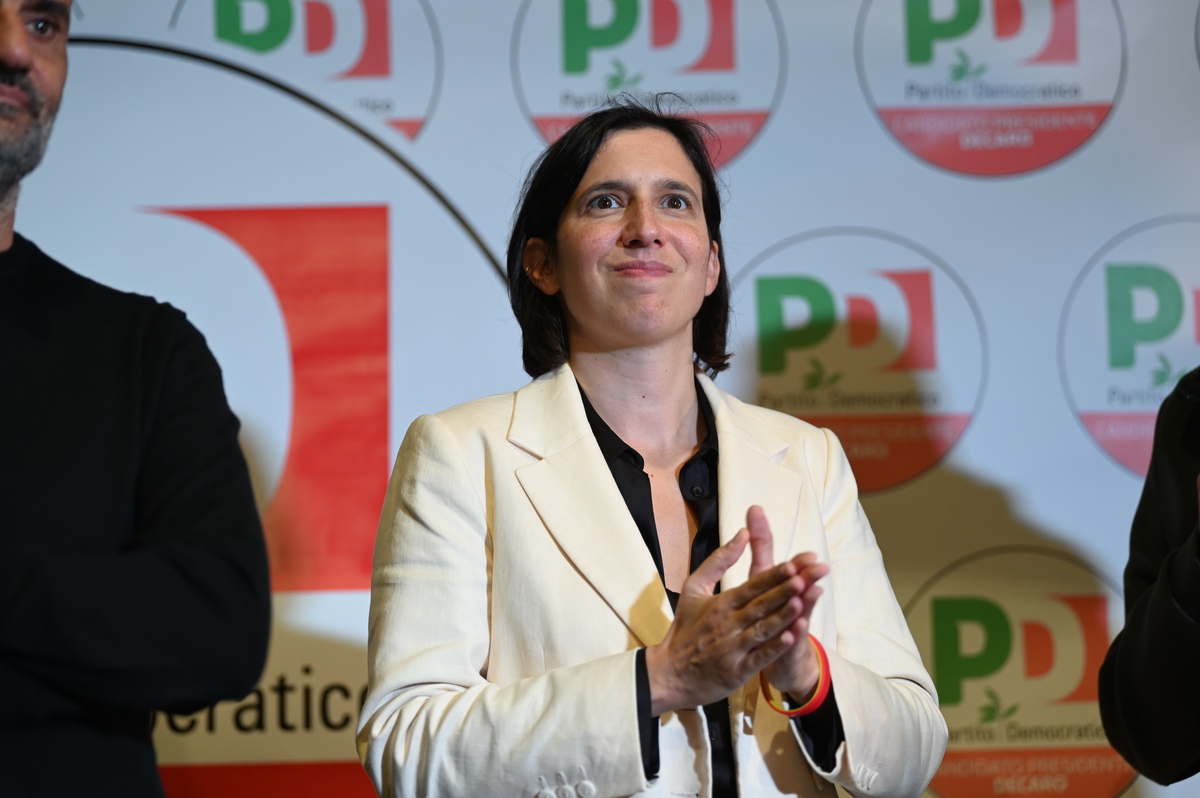Pd, Schlein vuole blindarsi come unica candidata alle primarie di coalizione. Ma rischia la scissione. Ipotesi boomerang per Elly Pd, Schlein vuole blindarsi come unica candidata alle primarie di coalizione. Ma rischia la scissione. Ipotesi boomerang per Elly
