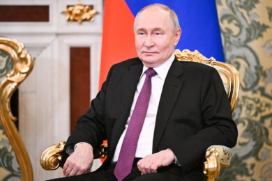 Guerra Ucraina, pace lontana. Putin alza ancora i toni: “Kiev si ritiri dal Donbass o lo prenderemo con la forza”