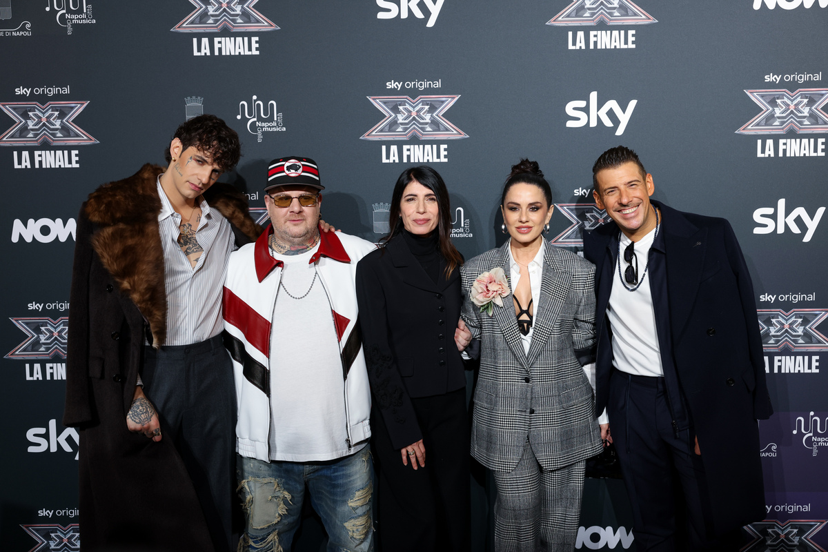 Galleria foto 'Programmi in TV stasera giovedì 4 dicembre 2025: Un Professore 3, Milan – Lazio, Ore14 e finale di X Factor' - foto 1