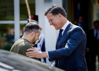 Ucraina e minacce all’Ue, Rutte: “La Nato è pronta a tutto”. La sfida a Putin che terrorizza il mondo