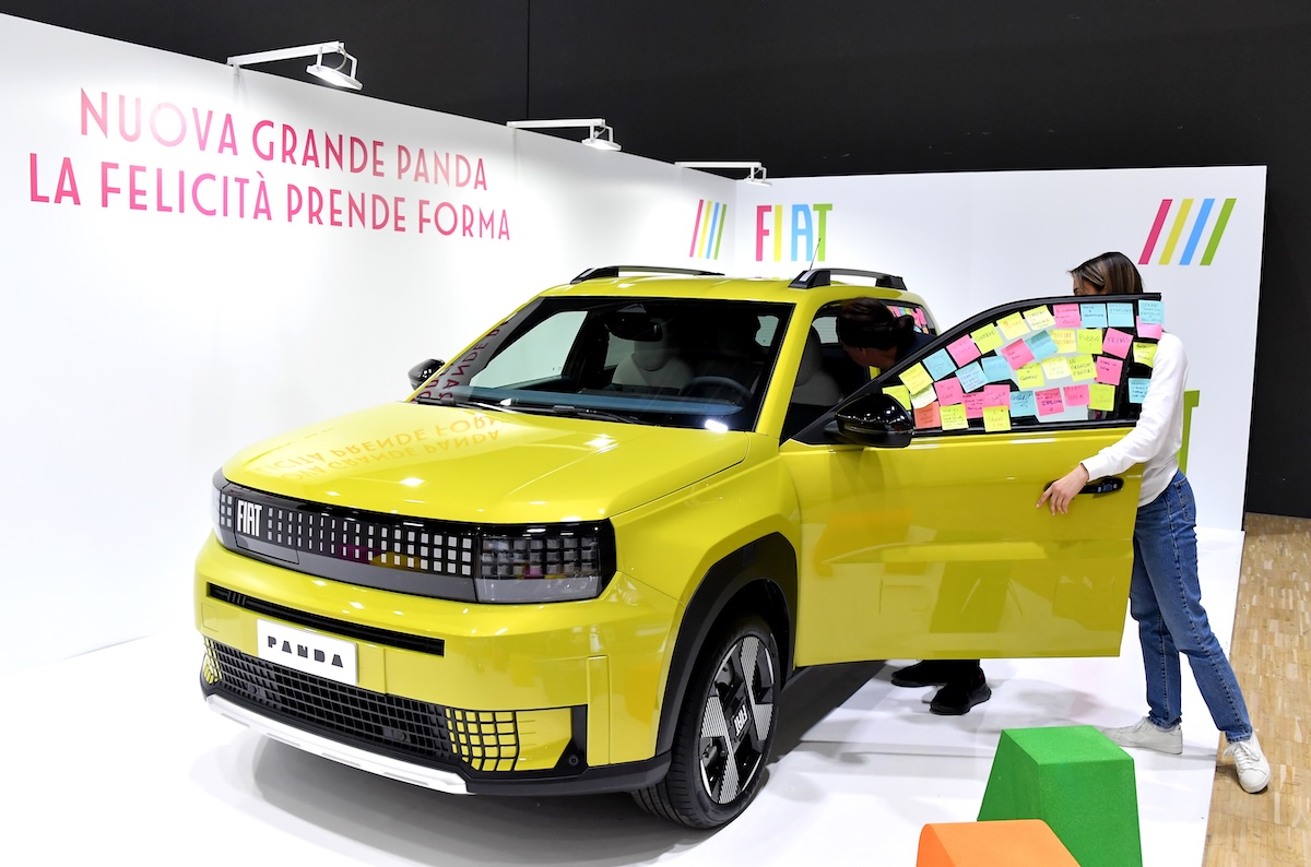 Fiat Grande Panda: a Milano CityLife sfida le finaliste Car of the Year Fiat Grande Panda: a Milano CityLife sfida le finaliste Car of the Year