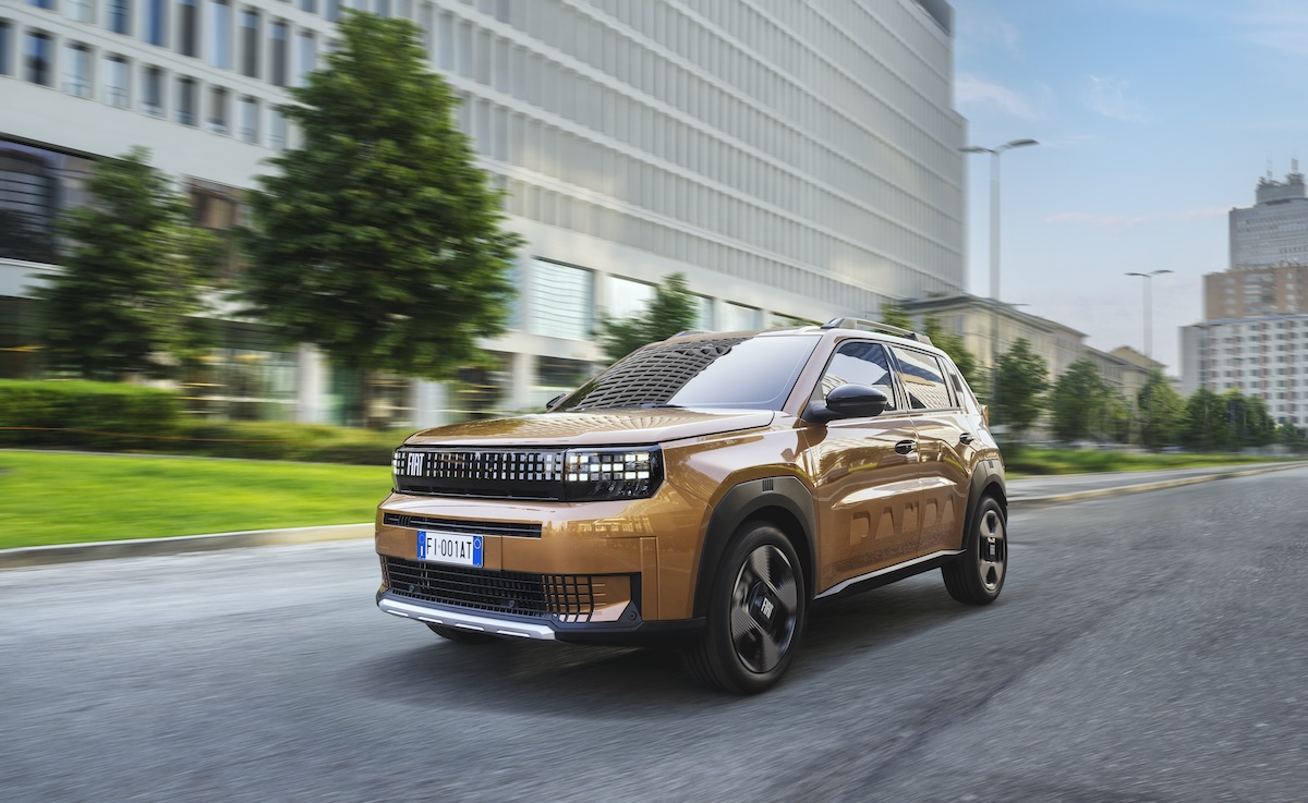 Fiat Grande Panda: a Milano CityLife sfida le finaliste Car of the Year Fiat Grande Panda: a Milano CityLife sfida le finaliste Car of the Year