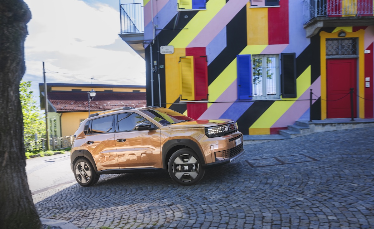 Fiat Grande Panda: a Milano CityLife sfida le finaliste Car of the Year Fiat Grande Panda: a Milano CityLife sfida le finaliste Car of the Year