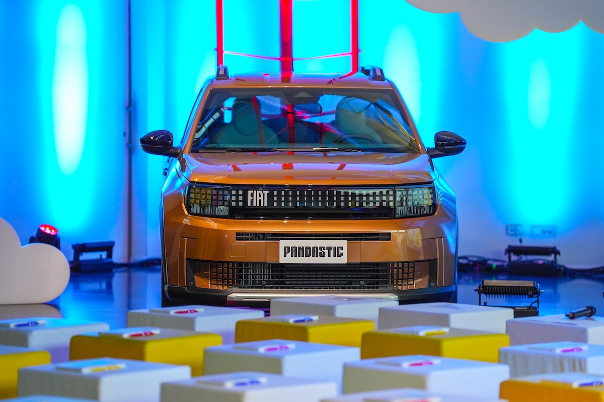 Fiat Grande Panda: a Milano CityLife sfida le finaliste Car of the Year Fiat Grande Panda: a Milano CityLife sfida le finaliste Car of the Year