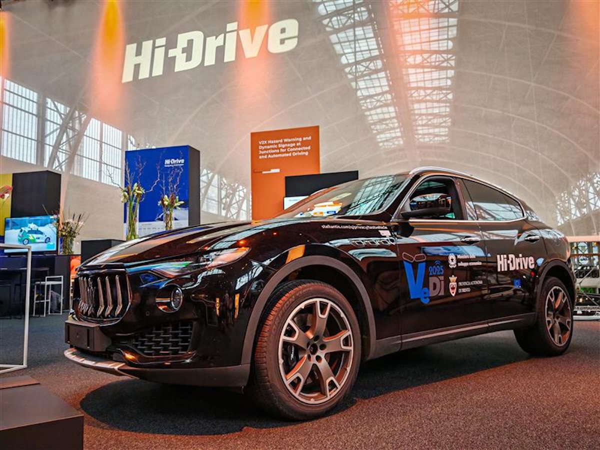 Stellantis Hi-Drive: così le auto parleranno con le città del futuro Stellantis Hi-Drive: così le auto parleranno con le città del futuro