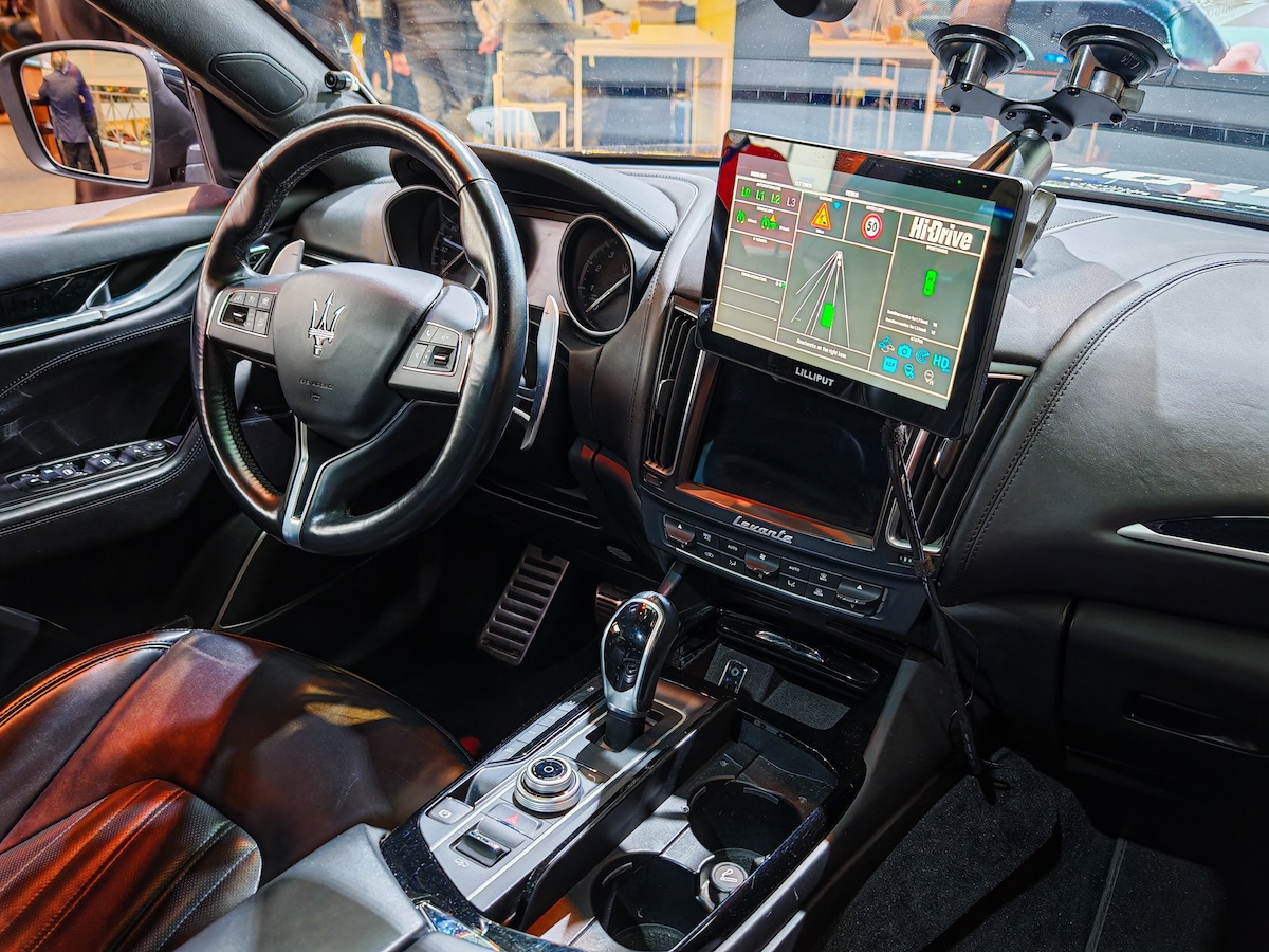 Stellantis Hi-Drive: così le auto parleranno con le città del futuro Stellantis Hi-Drive: così le auto parleranno con le città del futuro