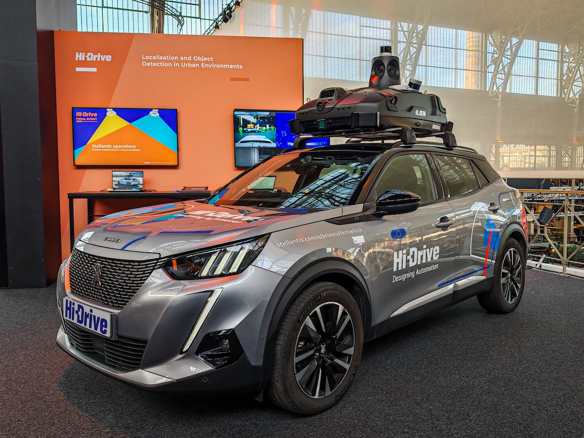 Stellantis Hi-Drive: così le auto parleranno con le città del futuro Stellantis Hi-Drive: così le auto parleranno con le città del futuro