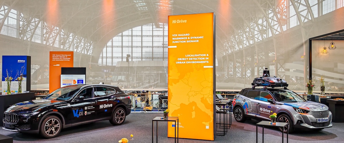 Stellantis Hi-Drive: così le auto parleranno con le città del futuro Stellantis Hi-Drive: così le auto parleranno con le città del futuro
