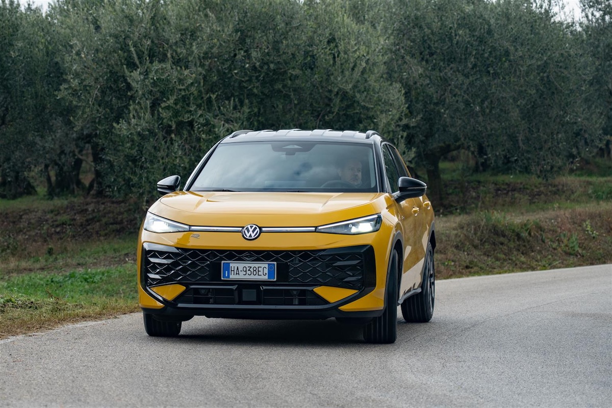 Volkswagen nuova T-Roc: tecnologia e stile per il SUV più venduto in Europa Volkswagen nuova T-Roc: tecnologia e stile per il SUV più venduto in Europa