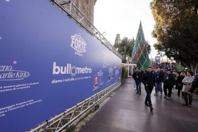 Atreju: al via la festa di Fdi, taglio del nastro con Donzelli e Arianna Meloni – Il “Bullometro” contro le parole d’odio della sinistra – I video