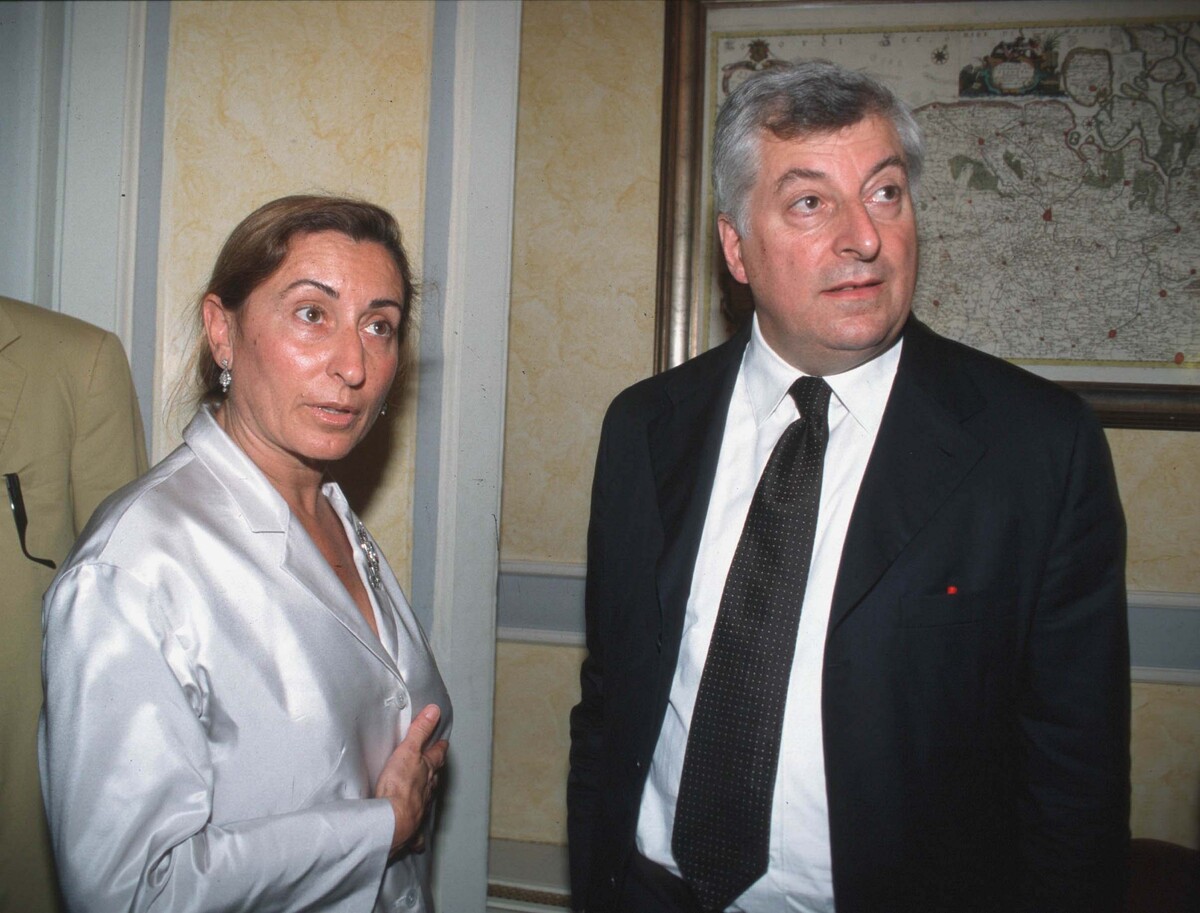 Brand o brand…elli/ Prada, un secolo di rivoluzioni: ascesa, cadute e rinascite della maison che ha cambiato la moda Brand o brand…elli/ Prada, un secolo di rivoluzioni: ascesa, cadute e rinascite della maison che ha cambiato la moda