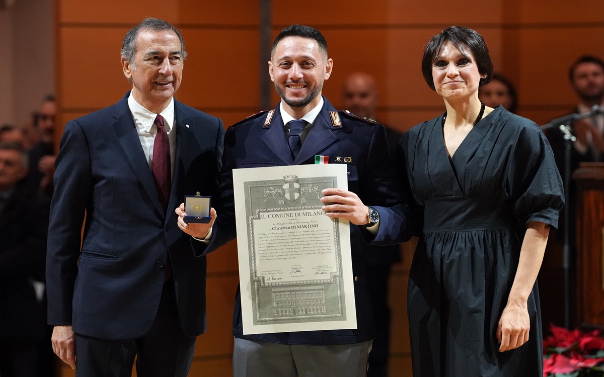 Ambrogini a Milano, standing ovation per il poliziotto Di Martino. Il ricordo di Ramy e il premio ai carabinieri Ambrogini a Milano, standing ovation per il poliziotto Di Martino. Il ricordo di Ramy e il premio ai carabinieri