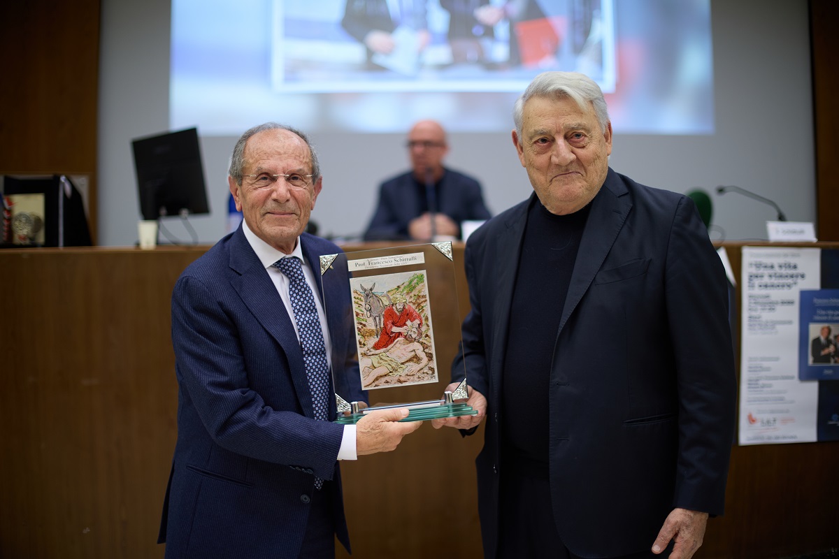 LILT, il prof. Schittulli in CCIAA Bari ‘Una vita per vincere il cancro’ LILT, il prof. Schittulli in CCIAA Bari ‘Una vita per vincere il cancro’