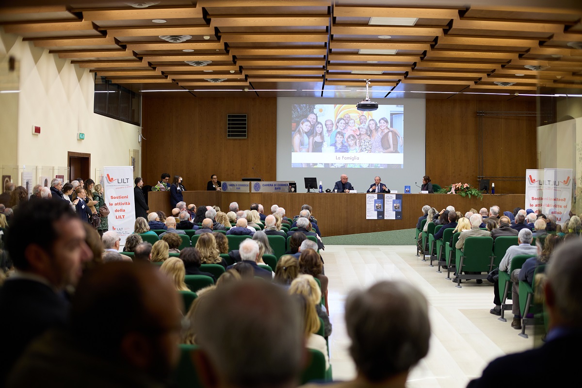 LILT, il prof. Schittulli in CCIAA Bari ‘Una vita per vincere il cancro’ LILT, il prof. Schittulli in CCIAA Bari ‘Una vita per vincere il cancro’