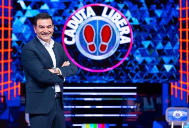 Caduta libera, la strategia anti break di Mediaset e il Tg5 delle 20 parte dieci minuti prima. Il piano per lanciare Max Giusti