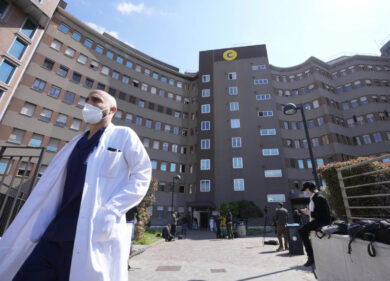 San Raffaele, notte di caos in terapia intensiva. La mail del medico: “Dosi decuplicate e terapie scadute”