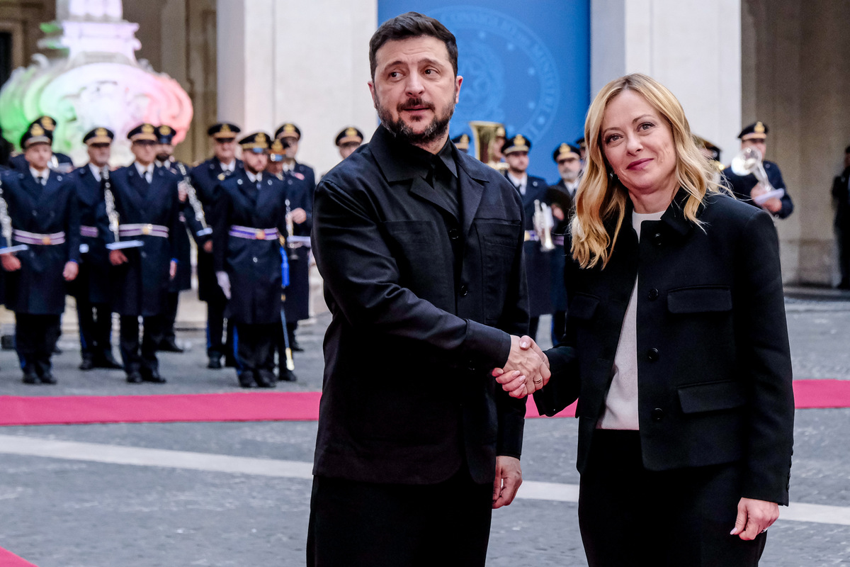 Ucraina, Zelensky: “Con Meloni colloquio eccellente, contiamo sul sostegno dell’Italia”. Putin: “Il Donbass è territorio russo: fatto storico” Ucraina, Zelensky: “Con Meloni colloquio eccellente, contiamo sul sostegno dell’Italia”. Putin: “Il Donbass è territorio russo: fatto storico”