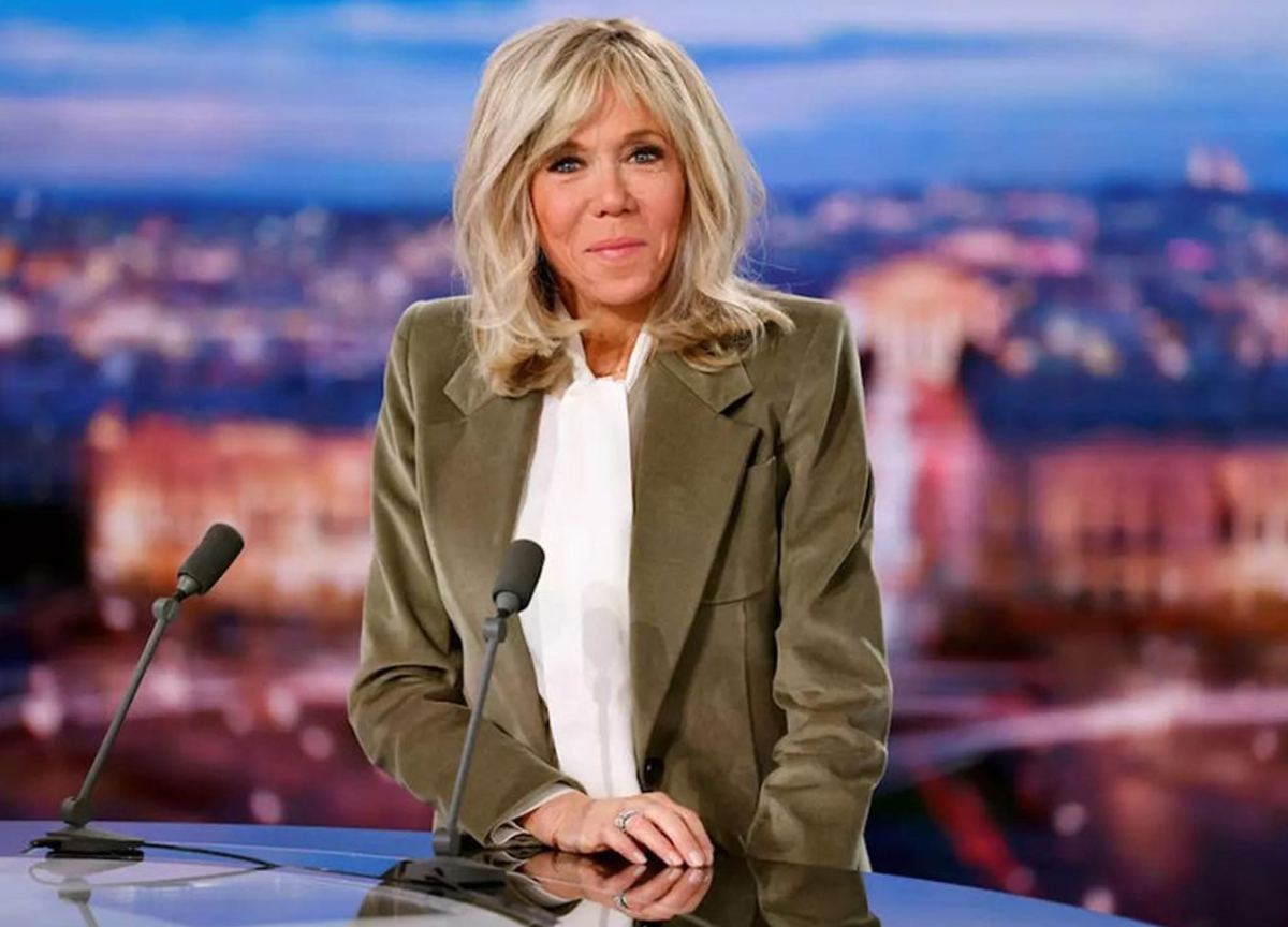 Brigitte Macron perde le staffe contro un gruppo di femministe: “Brutte stronze”. E in Francia monta la polemica Brigitte Macron perde le staffe contro un gruppo di femministe: “Brutte stronze”. E in Francia monta la polemica