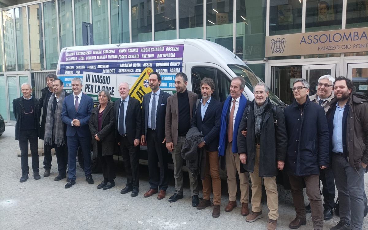 La “Carovana della Pace” di Acli è arrivata in Assolombarda: a Milano l’ultima tappa italiana sulla via di Bruxelles La “Carovana della Pace” di Acli è arrivata in Assolombarda: a Milano l’ultima tappa italiana sulla via di Bruxelles