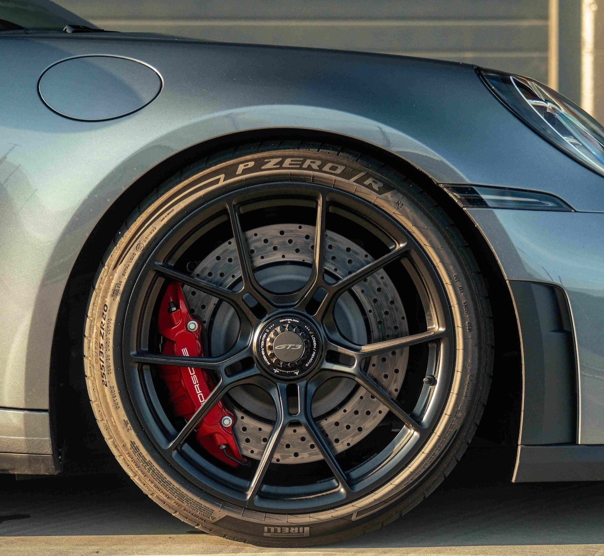 Pirelli e Porsche 911 GT3: svelati i nuovi P Zero su misura
