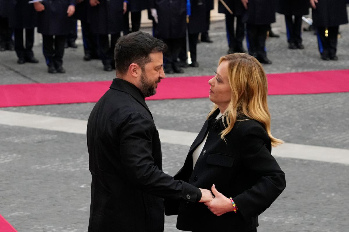 Ucraina, Zelensky: “Con Meloni colloquio eccellente, contiamo sul sostegno dell’Italia”. Putin: “Il Donbass è territorio russo: fatto storico” Ucraina, Zelensky: “Con Meloni colloquio eccellente, contiamo sul sostegno dell’Italia”. Putin: “Il Donbass è territorio russo: fatto storico”