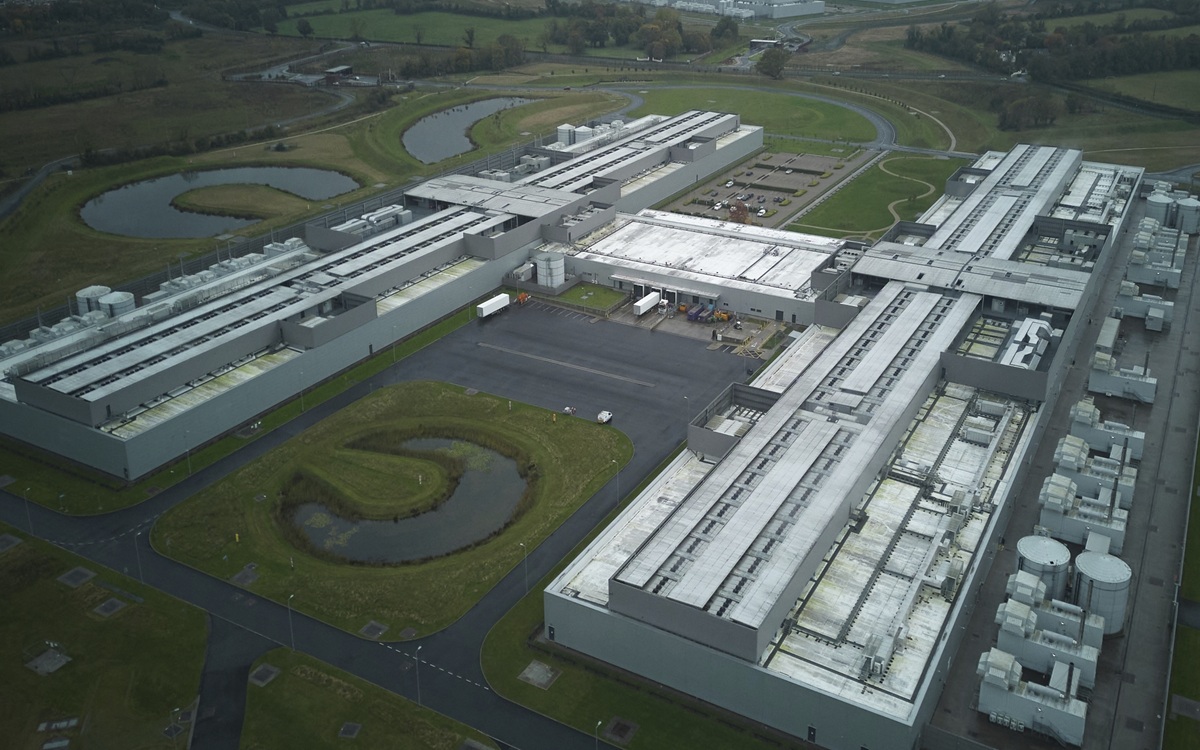 Data center, Milano e la Lombardia hanno ambizioni europee. Ma i consumi sono colossali Data center, Milano e la Lombardia hanno ambizioni europee. Ma i consumi sono colossali