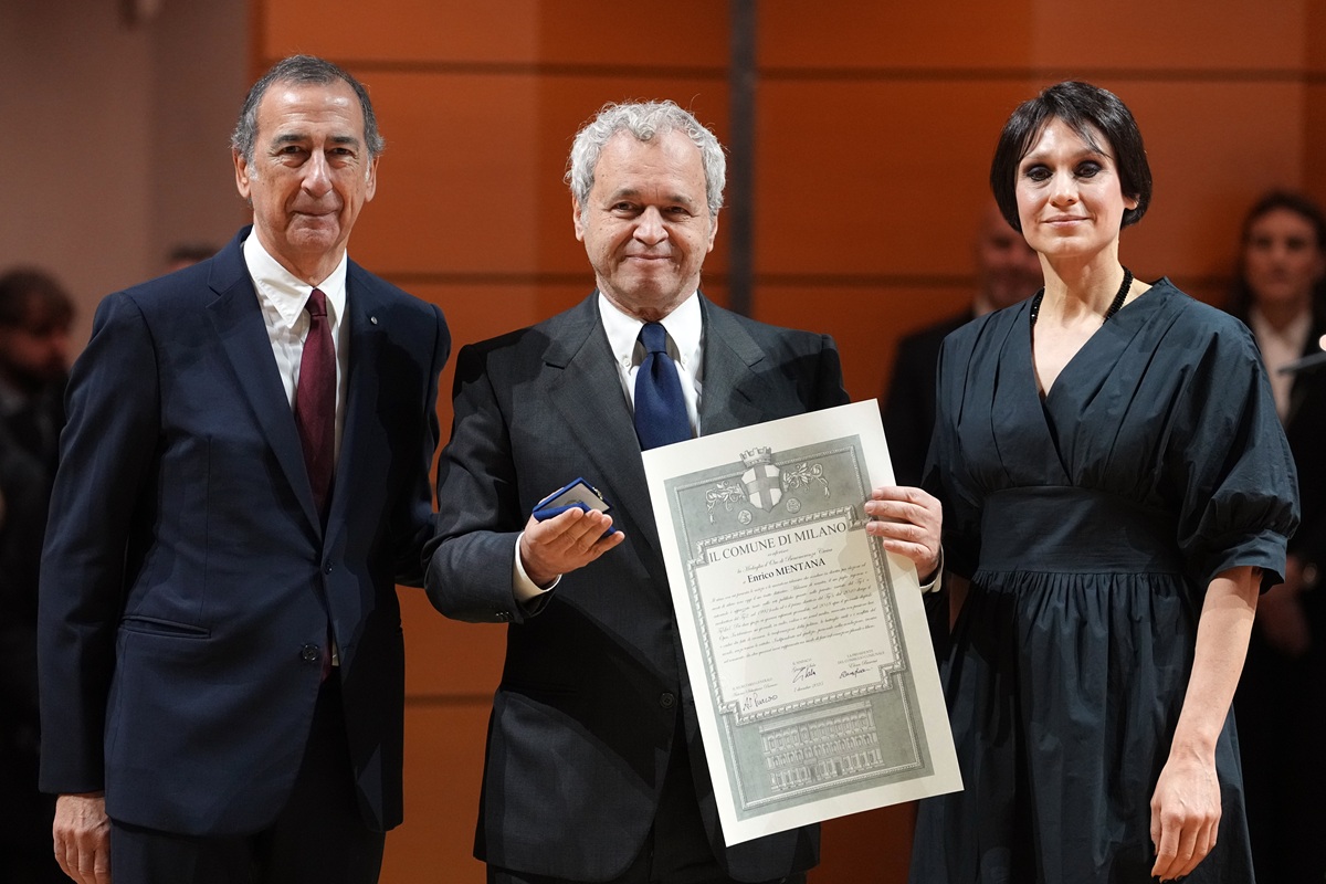 Mentana, arriva il chiarimento con la consigliera Pd dopo la battuta sessista agli Ambrogini Mentana, arriva il chiarimento con la consigliera Pd dopo la battuta sessista agli Ambrogini