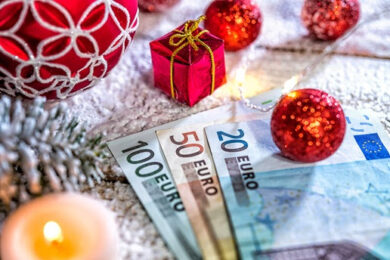 Tredicesima 2025, più soldi in tasca per i regali di Natale: quando arriva e quale sarà l’importo