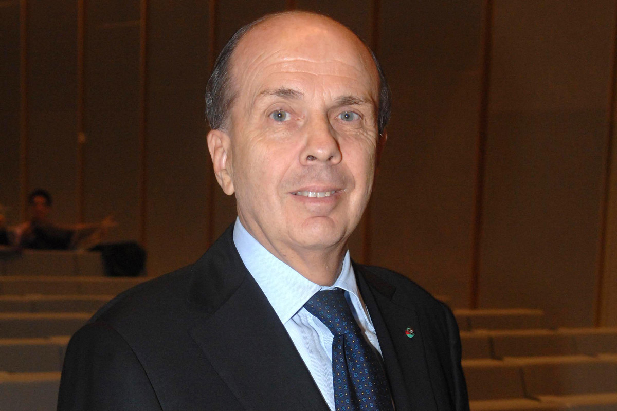 Poltrone/Tim, si dimette il consigliere indipendente Umberto Paolucci Poltrone/Tim, si dimette il consigliere indipendente Umberto Paolucci