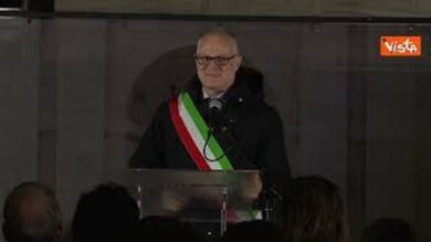 L’accensione dell’albero di Natale della Pace in Campidoglio, a Roma con il sindaco Gualtieri