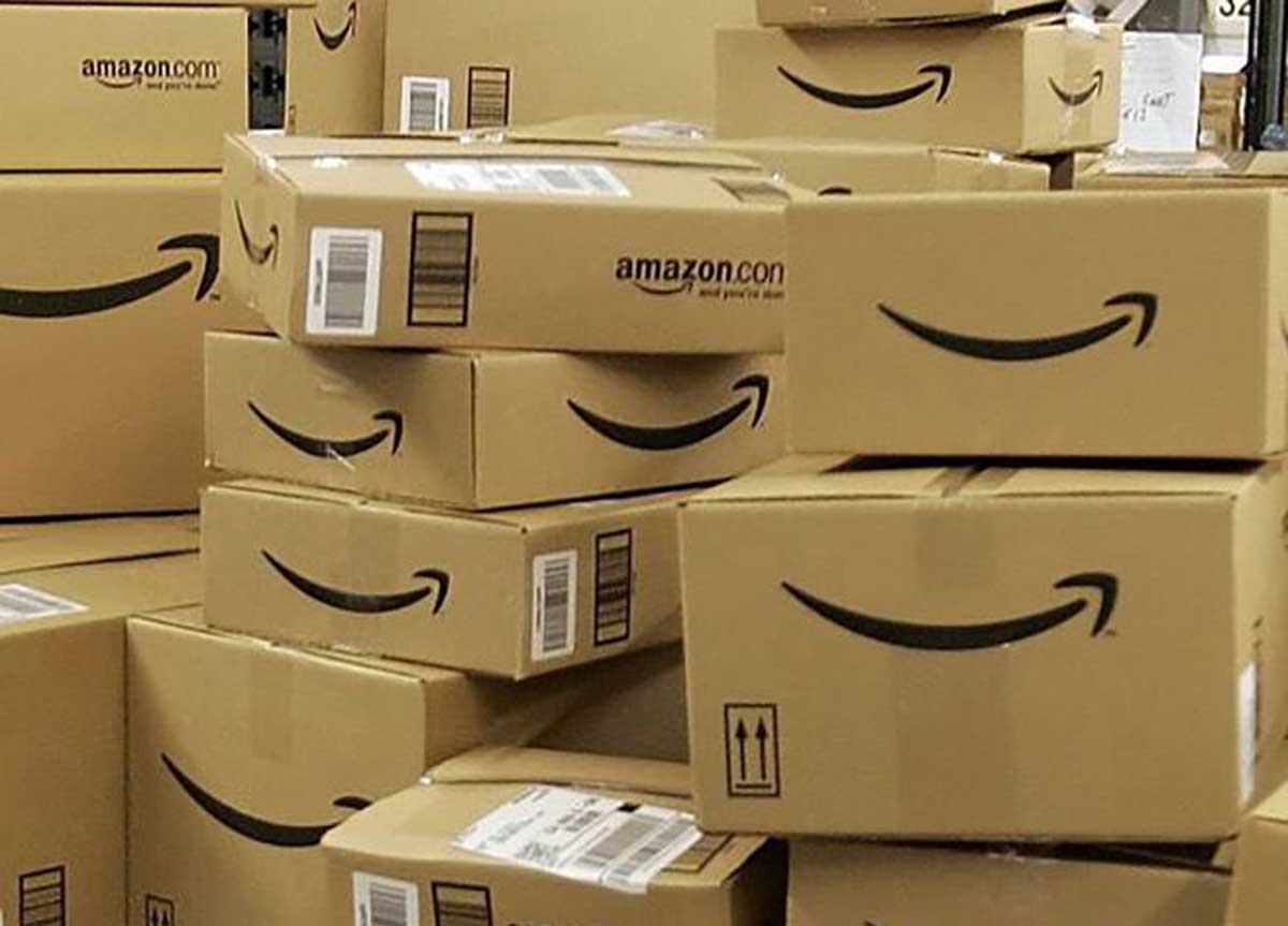 Manovra, si fa cassa con la tassa su tutti i pacchi provenienti dall’e-commerce. “Tesoretto” da 1,5 miliardi in tre anni. A quanto ammonta l’imposta Manovra, si fa cassa con la tassa su tutti i pacchi provenienti dall’e-commerce. “Tesoretto” da 1,5 miliardi in tre anni. A quanto ammonta l’imposta