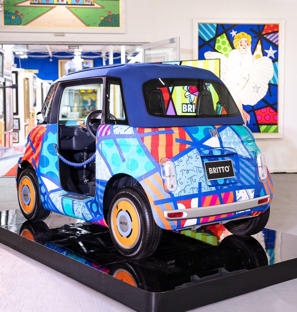 Fiat Topolino conquista gli USA: l’arte di Britto sbarca a Miami Fiat Topolino conquista gli USA: l’arte di Britto sbarca a Miami