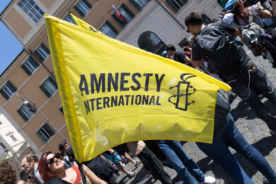 Gaza, Amnesty International inchioda Hamas in un report di 173 pagine: “Gravi crimini contro l’umanità dopo il 7 ottobre”