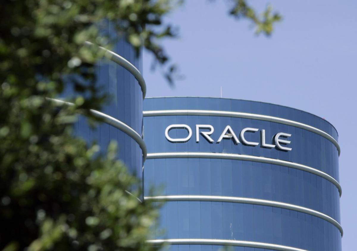 Oracle, conti sotto le attese degli analisti e il titolo perde il 40% in tre mesi. Così si riaccendono i timori di una nuova bolla tech Oracle, conti sotto le attese degli analisti e il titolo perde il 40% in tre mesi. Così si riaccendono i timori di una nuova bolla tech