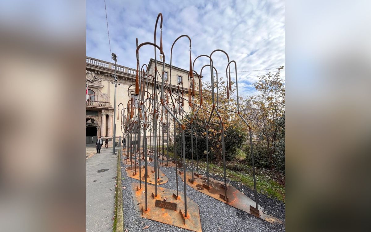 “Non Dimenticarmi”: il 12 dicembre Milano inaugura l’opera che dà voce alle vittime delle stragi neofasciste “Non Dimenticarmi”: il 12 dicembre Milano inaugura l’opera che dà voce alle vittime delle stragi neofasciste