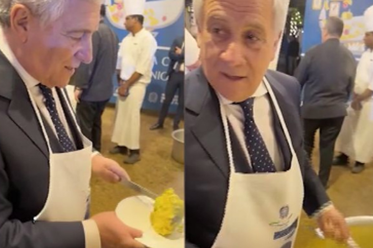 Tajani veste i panni di chef e serve risotto in India per celebrare la cucina italiana Tajani veste i panni di chef e serve risotto in India per celebrare la cucina italiana