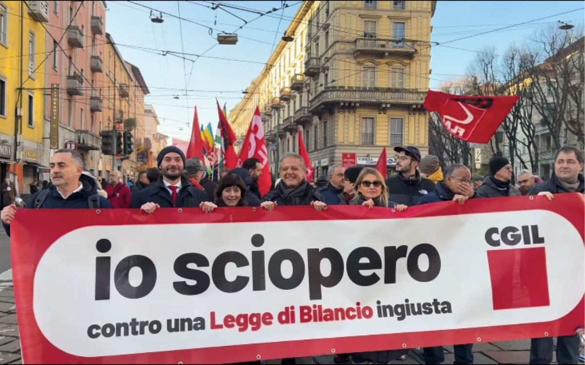 Sciopero generale, Milano scende in piazza: 15mila persone in corteo con Cgil Sciopero generale, Milano scende in piazza: 15mila persone in corteo con Cgil