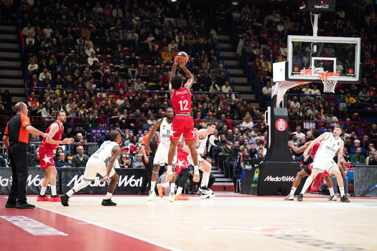 Olimpia Milano show in Eurolega, il Panathinaikos si arrende. Brooks e Leday incendiano il Forum Olimpia Milano show in Eurolega, il Panathinaikos si arrende. Brooks e Leday incendiano il Forum
