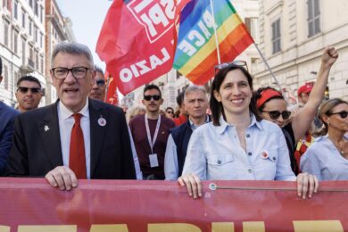Schlein in piazza con Landini, sinistra rumorosa ma minoritaria… Pd in alto mare. E Meloni gongola