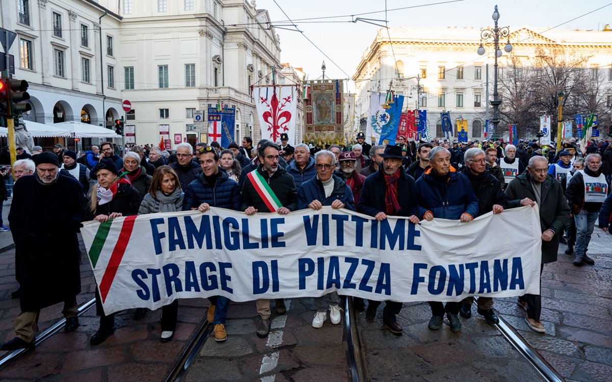 Piazza Fontana, Milano ricorda la strage a 56 anni dall’attentato: “Fu un attacco alla democrazia”