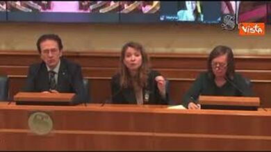 Il racconto in Senato di una donna ucraina violentata da russi, traduttrice non trattiene le lacrime